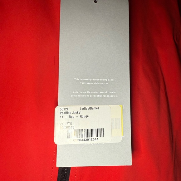 Canada Goose - NWT Pacific Rain Jacket - Red - Women’s XXL - Picture 3 of 4